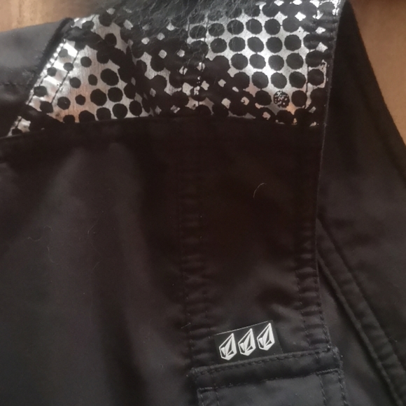 Volcom board shorts - Picture 3 of 4